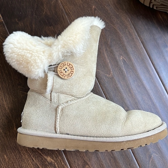 Ugh boots - Picture 2 of 3